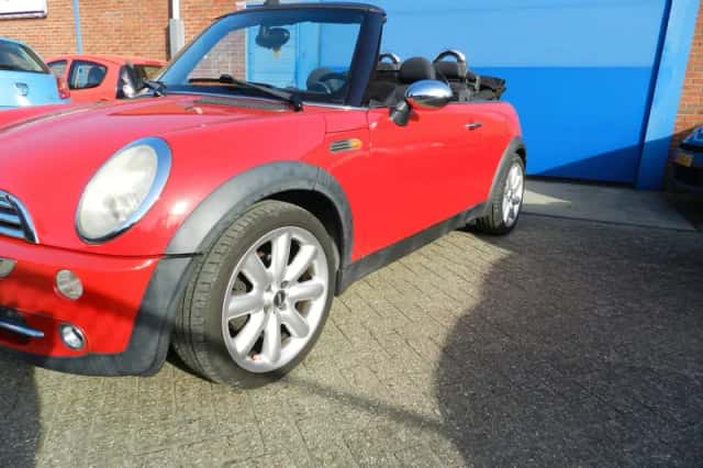 MINI Cabrio (2007) thumbnail 2