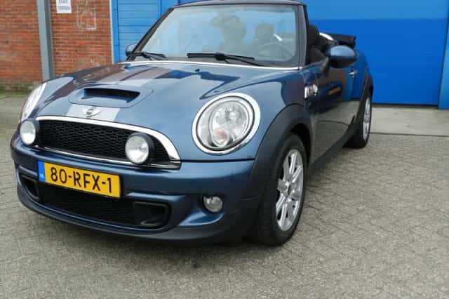MINI Cabrio (2011) thumbnail 1