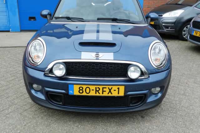 MINI Cabrio (2011) thumbnail 3