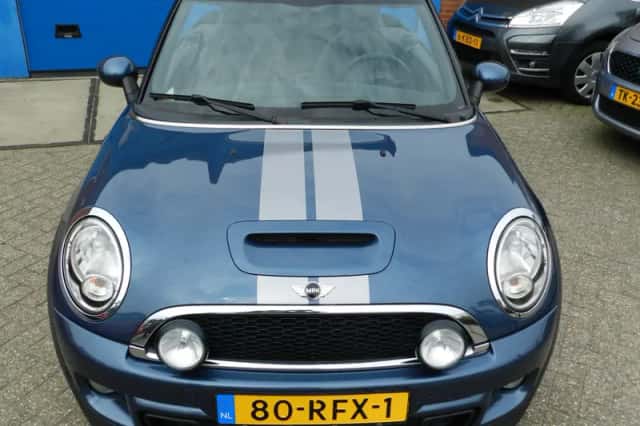 MINI Cabrio (2011) thumbnail 4