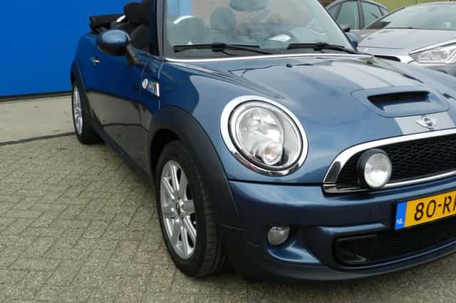 MINI Cabrio (2011) thumbnail 5