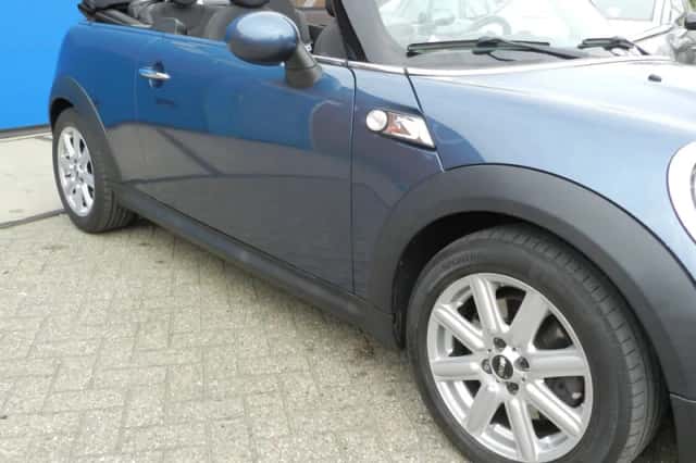 MINI Cabrio (2011) thumbnail 6