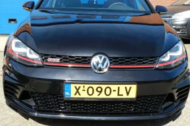 Volkswagen Golf (2017) thumbnail 2