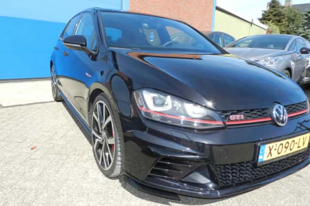 Volkswagen Golf (2017) thumbnail 4