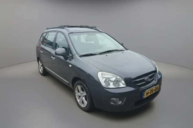 Kia Carens (2007) thumbnail 2