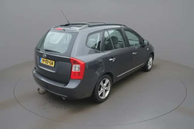 Kia Carens (2007) thumbnail 5