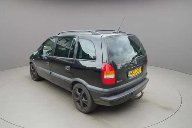Opel Zafira (2002) thumbnail 4