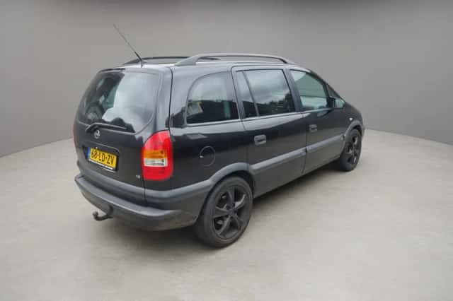 Opel Zafira (2002) thumbnail 6