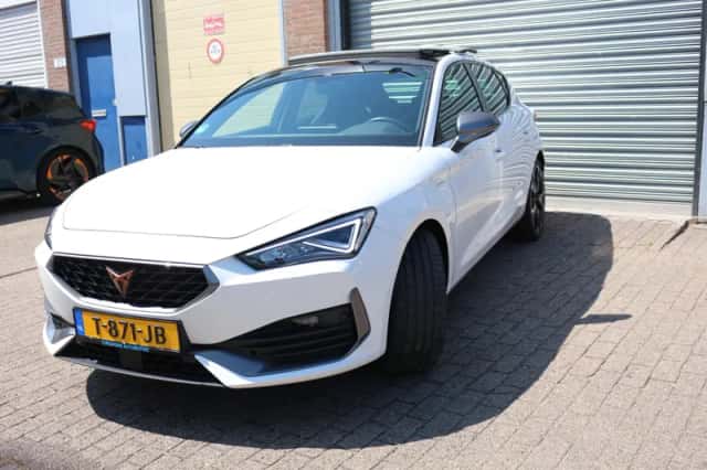 CUPRA Leon (2021) thumbnail 3
