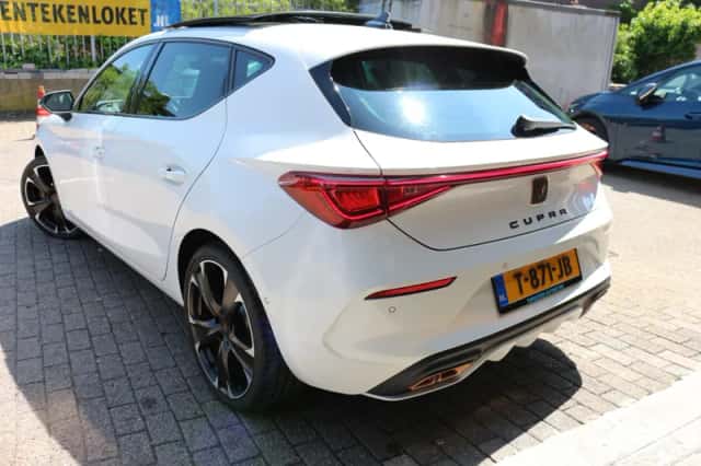 CUPRA Leon (2021) thumbnail 5