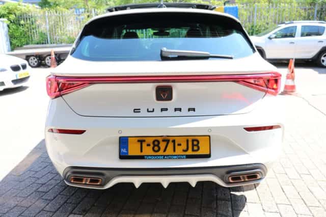 CUPRA Leon (2021) thumbnail 6
