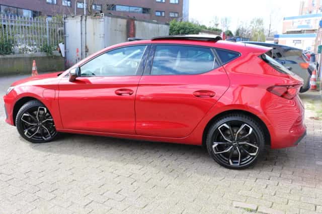 CUPRA Leon (2021) thumbnail 4