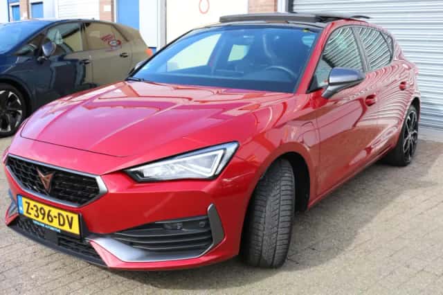 CUPRA Leon (2021) thumbnail 4