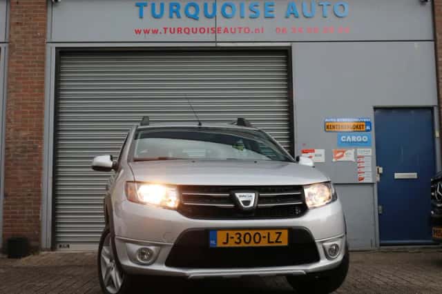Dacia Sandero (2015) thumbnail 1