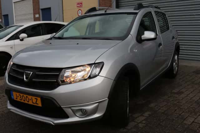 Dacia Sandero (2015) thumbnail 3