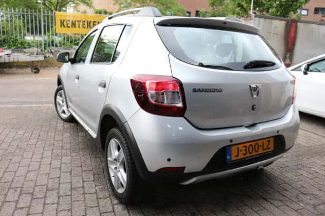 Dacia Sandero (2015) thumbnail 5