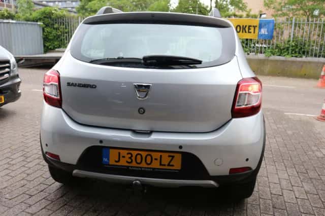 Dacia Sandero (2015) thumbnail 6