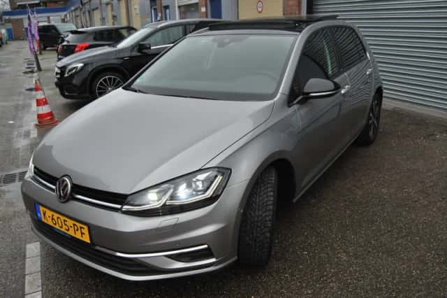 VW GOLF (2019) thumbnail 3