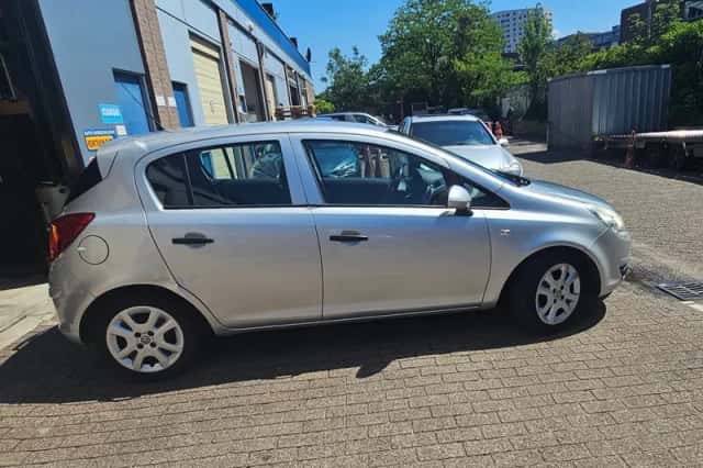 Opel Corsa (2010) thumbnail 6
