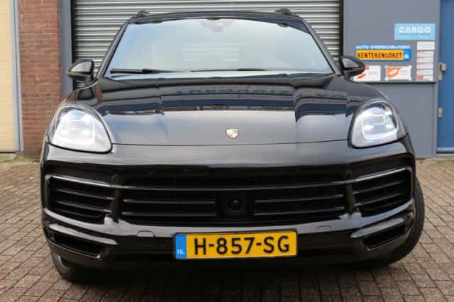 Porsche Cayenne (2019) thumbnail 2