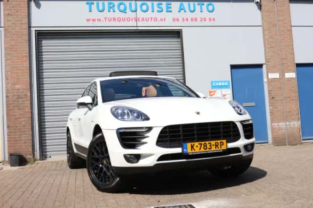 Porsche Macan (2018) thumbnail 2