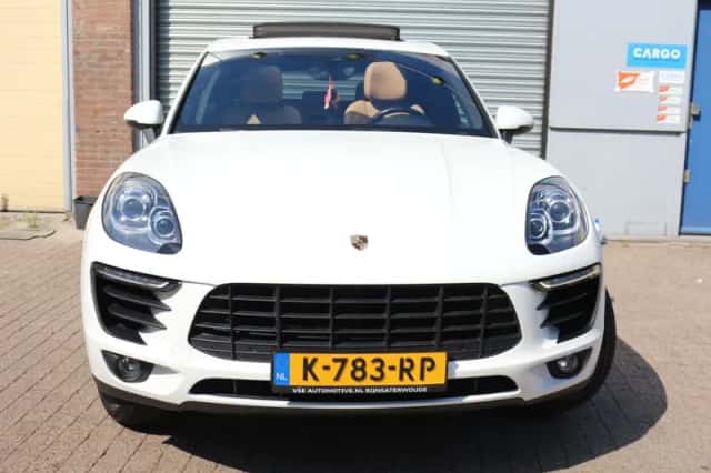 Porsche Macan (2018) thumbnail 2