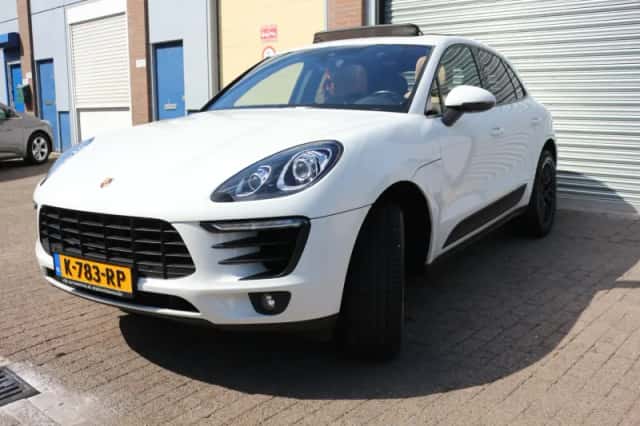 Porsche Macan (2018) thumbnail 4