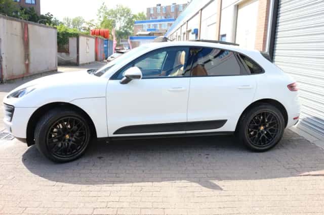 Porsche Macan (2018) thumbnail 4