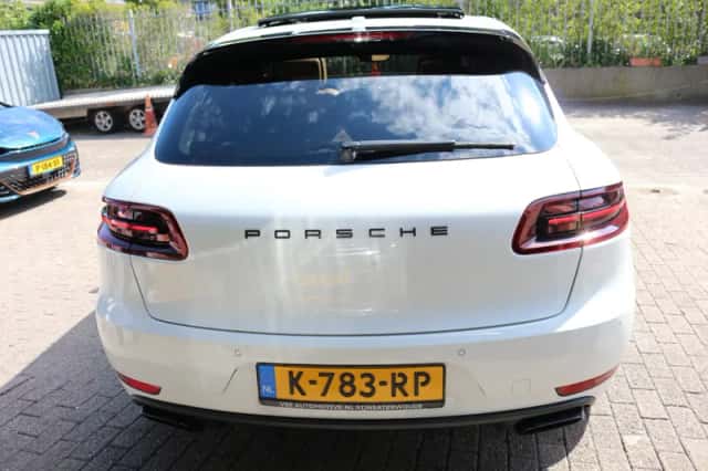 Porsche Macan (2018) thumbnail 6