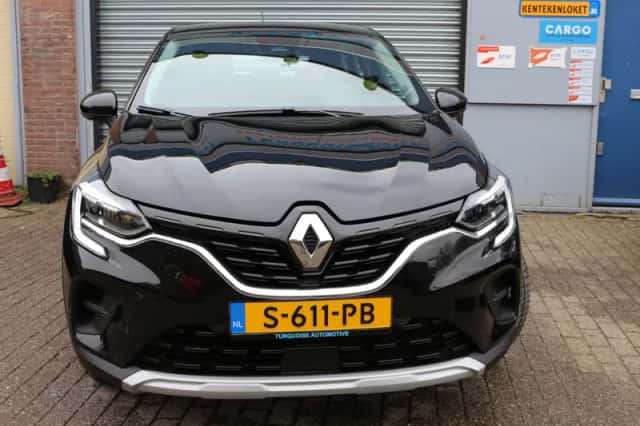 Renault Captur (2021) thumbnail 2