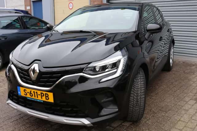 Renault Captur (2021) thumbnail 3