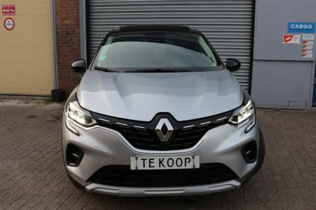 Renault Captur (2021) thumbnail 2