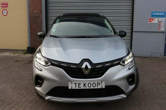 Renault Captur (2021) thumbnail 3