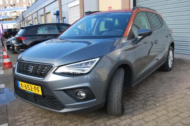 SEAT Arona (2018) thumbnail 3