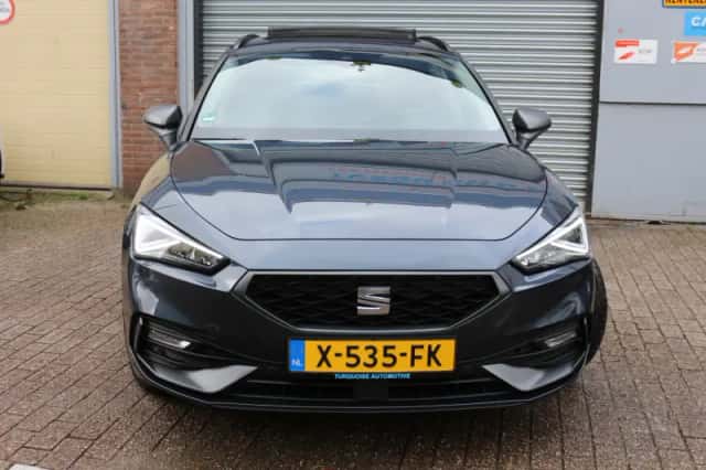 SEAT Leon (2022) thumbnail 3