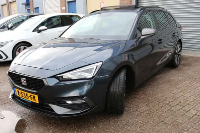 SEAT Leon (2022) thumbnail 4