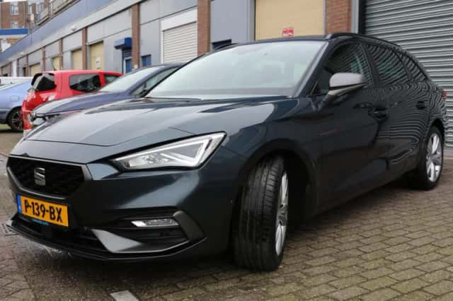 SEAT Leon (2021) thumbnail 3