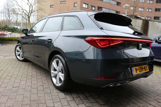 SEAT Leon (2021) thumbnail 5