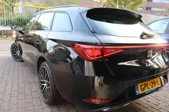 SEAT Leon (2021) thumbnail 5