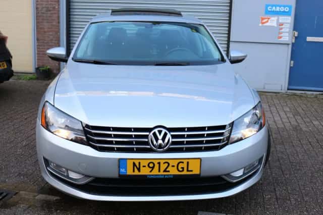 VW PASSAT (2015) thumbnail 2