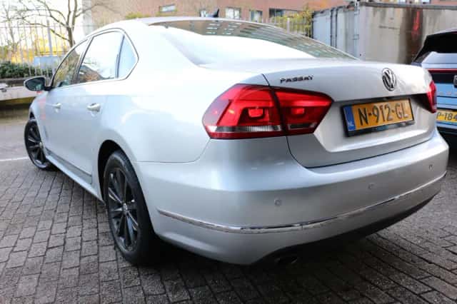 VW PASSAT (2015) thumbnail 6
