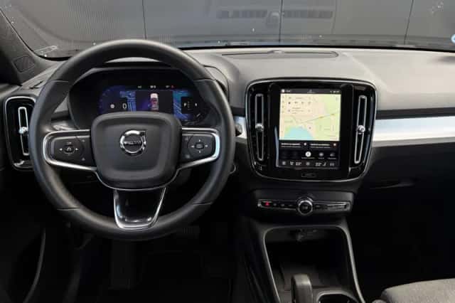 Volvo XC40 (2024) thumbnail 2