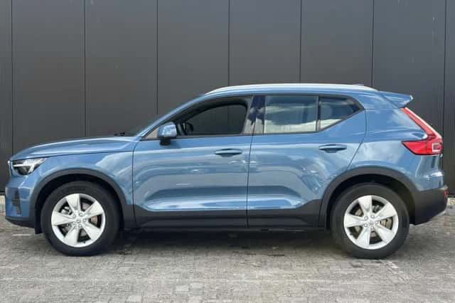 Volvo XC40 (2024) thumbnail 3