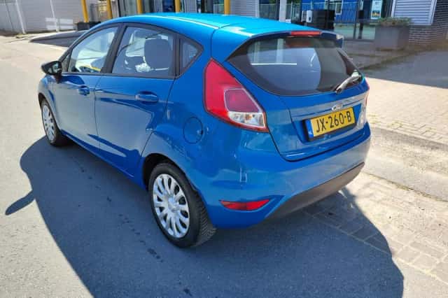 Ford Fiesta (2016) thumbnail 2