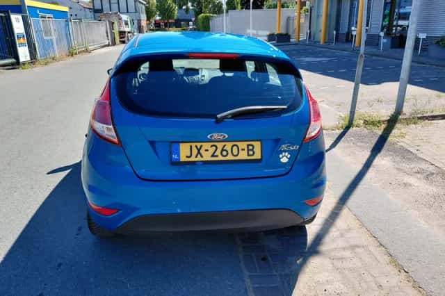 Ford Fiesta (2016) thumbnail 3