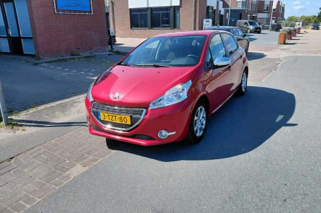 Peugeot 208 (2014) thumbnail 1
