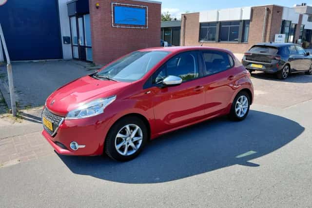 Peugeot 208 (2014) thumbnail 3