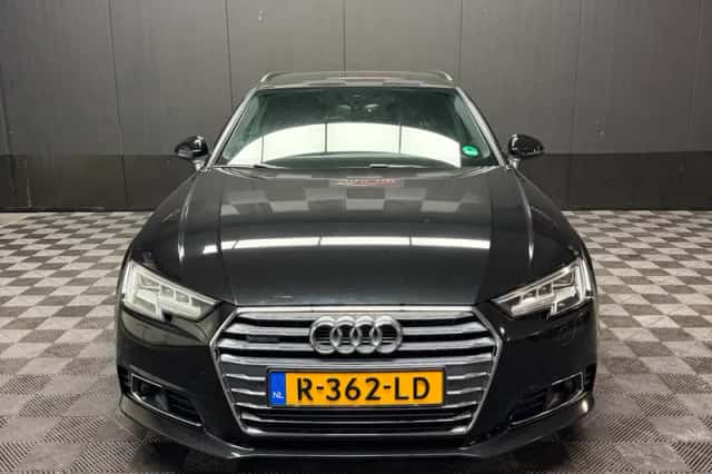 Audi A4 (2017) thumbnail 2