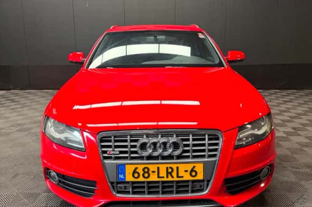 Audi A4 (2010) thumbnail 2