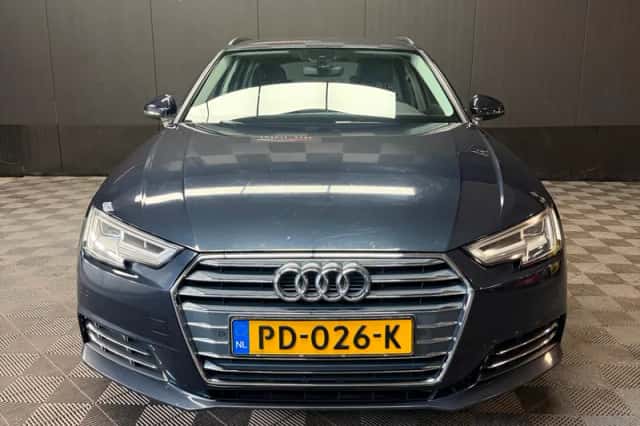 Audi A4 (2017) thumbnail 2